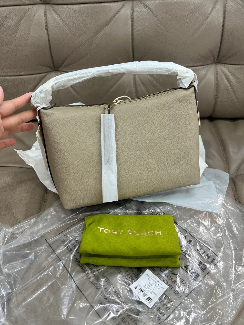 NWT TORY BURCH   MELLOW SHOULDER BAG SOFT CEMENT